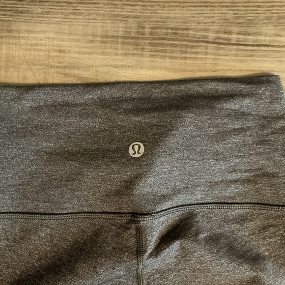 LULULEMON GRAY LEGGINGS SIZE 4 - Picture 4 of 4